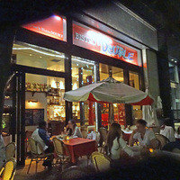 BISTRO DOUBLE - 賑わう夜のテラス