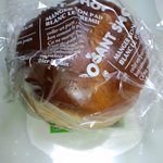 ル・クロワッサン 鶴見緑地店 - 生乳クリームパン