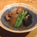 手打蕎麦 まるやま - お通し　（里芋と揚げ茄子の煮物）　(2015/09)
