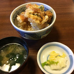 さいとう - ランチの半かき揚げ丼 味噌汁 お新香