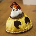 シェ フジモト - 「ジャックオランタン」388円　ハロウィン限定スイーツ。かぼちゃの優しい甘さが広がるケーキです。