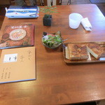 なんだかうれしい。 - 『シナモンシュガートースト』200円にはサラダ付!!!