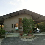 なんだかうれしい。 - こんなところに絵本カフェがあるなんて!!!