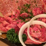 遊々亭 グルメ通り店 - カルビ、ロース肉？