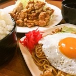 大盛 満腹 食堂 まんが喫茶はなこ - 一枚唐揚げ定食＋焼きそば