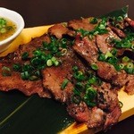 焼鶏 かんざき家 - ネギ塩タンの炭火焼