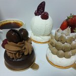 4325224 - 右手前のツンツンしたのがモンブラン。美味しかったです　ケーキは全体的に小さめ。