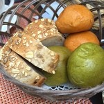 野菜がおいしいレストラン LONGING HOUSE - 本日のパン3種
