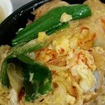 大養軒 - カツ丼に辣油オン！