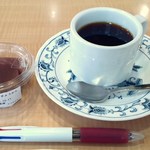 クリエイト - 2015.10.16。ランチのドリンクと、惣菜コーナーのあずきのようかん（50円）