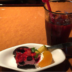 草木万里野 - ミニデザートと茜茶