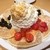 エッグスンシングス - 料理写真:ストロベリーホイップクリームとマカデミアナッツ＋ブルーベリー 1500円