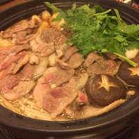 日本橋　本陣房 - 鴨鍋の季節になりましたね。蕎麦屋の出汁と鴨肉の相性は抜群です。