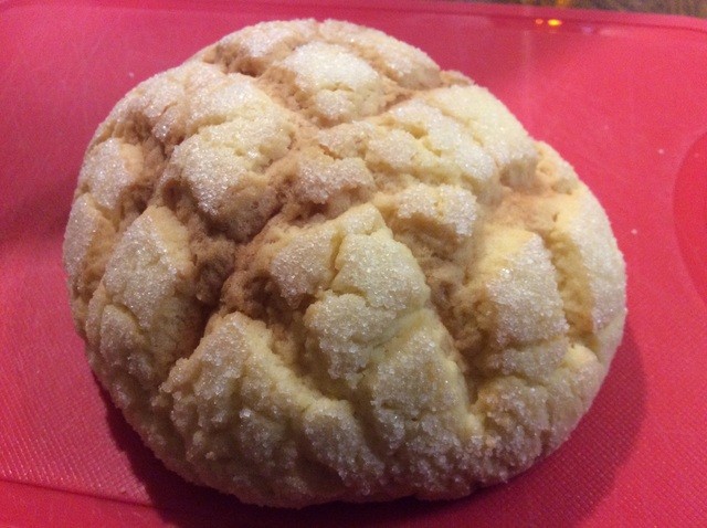 めろんぱん チーズのおいしさを楽しむホイップメロンパン 「三角メロン