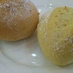 レストラン＆カフェ ラ・ヴィータ - フォカッチャとクルミのブリオッシュ