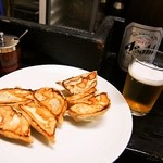 ぎょうざの店 ひょうたん - ぎょうざにはビールよねぇ