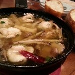 Dukes - たら白子とキノコのアヒージョ