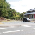 洋食屋 月の森 - 道を挟んで反対側に第2駐車場5台分