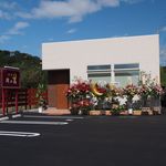 洋食屋 月の森 - シンプルな外観。