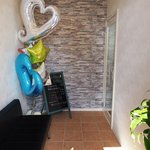 洋食屋 月の森 - エントランスにポップアート？