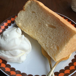 カメイノ食堂 - 塩ミルクシフォンケーキ 生クリーム添え