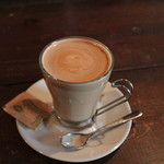 COFFEE＆BAR LUPIN - フラットホワイト。エスプレッソとミルクのバランスが素晴らしいっ！