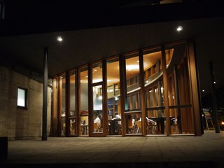 村民食堂 - 天井高い