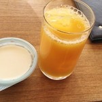 函館国際ホテル - ドリンク写真:ヴァニラとオレンジジュース♪