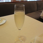 レストラン・サカキ - グラス　スパークリング　840円