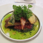 いとより鯛のポワレ　トマトとバジルのソース　火の通り加減は絶妙　◎