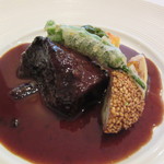 和牛の赤ワイン煮込み　塩味ややキツメ　〇