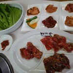 ぴょんぴょん舎 稲荷町本店 - カルロス&ホルモン&サンチュ