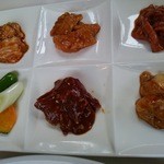 ぴょんぴょん舎 稲荷町本店 - ホルモン５点セット