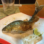 Kappou Robata Washin - 子持ち鮎の塩焼き
                        
                        頭から骨まで全部食べられました。
                        