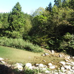 裏五頭山荘 - 川まで降りれます