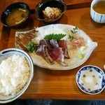 鰹乃国のめし家 萬や - 鰹の塩たたき定食。