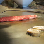 steakdining鷹 - こんなお肉とフォアグラです