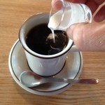 喫茶 ノラネコ - ミルクを入れて...