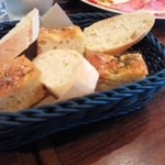 トラットリアビコローレヨコハマ - フォカッチャ