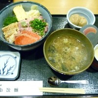 魚屋 小次朗 - 穴子・ネギトロ・サーモン丼