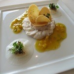 CROWN - 天然真鯛のロザス仕立て 大根とセロリラブのラヴィオリ アーモンドのロースト パッションフルーツとマンゴーのマリニエール風
