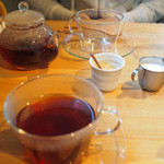 Lento - 紅茶(手前がセットドリンク、奥が単品ドリンク)