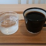 コジカ コーヒー - お水のグラスもオシャレです。