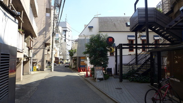 音楽と酒 昼から贅沢に過ごす休日 やっぱりたまには 生の音を聴かないとね By よい子 月見ル君想フ 外苑前 ラウンジ 食べログ