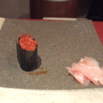 鮨座 醤の - コースのすしの6　いくら