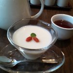 京鼎樓 - ＜2008年4月＞杏仁豆腐とお茶