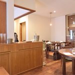 ル スプートニク - 店内のテーブル席の風景です