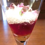 ル スプートニク - ランチコース 7128円 の葡萄のパルフェ 紫蘇のグラニテ 葡萄のジュレ 巨峰 シャインマスカット ピオーネ ヨーグルトのアイス