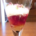 ル スプートニク - ランチコース 7128円 の葡萄のパルフェ 紫蘇のグラニテ 葡萄のジュレ 巨峰 シャインマスカット ピオーネ ヨーグルトのアイス