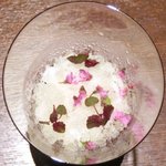 ル スプートニク - ランチコース 7128円 の葡萄のパルフェ 紫蘇のグラニテ 葡萄のジュレ 巨峰 シャインマスカット ピオーネ ヨーグルトのアイス